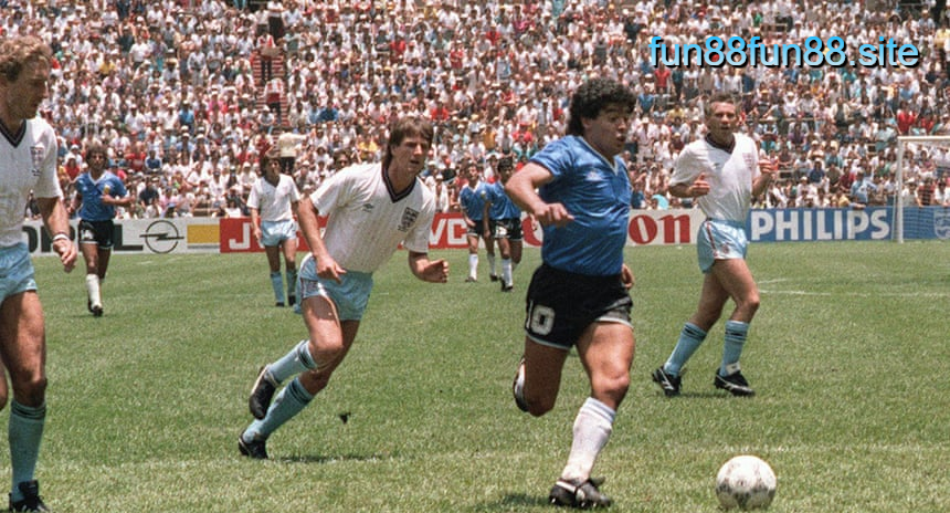 Pha bóng của Diego Maradona